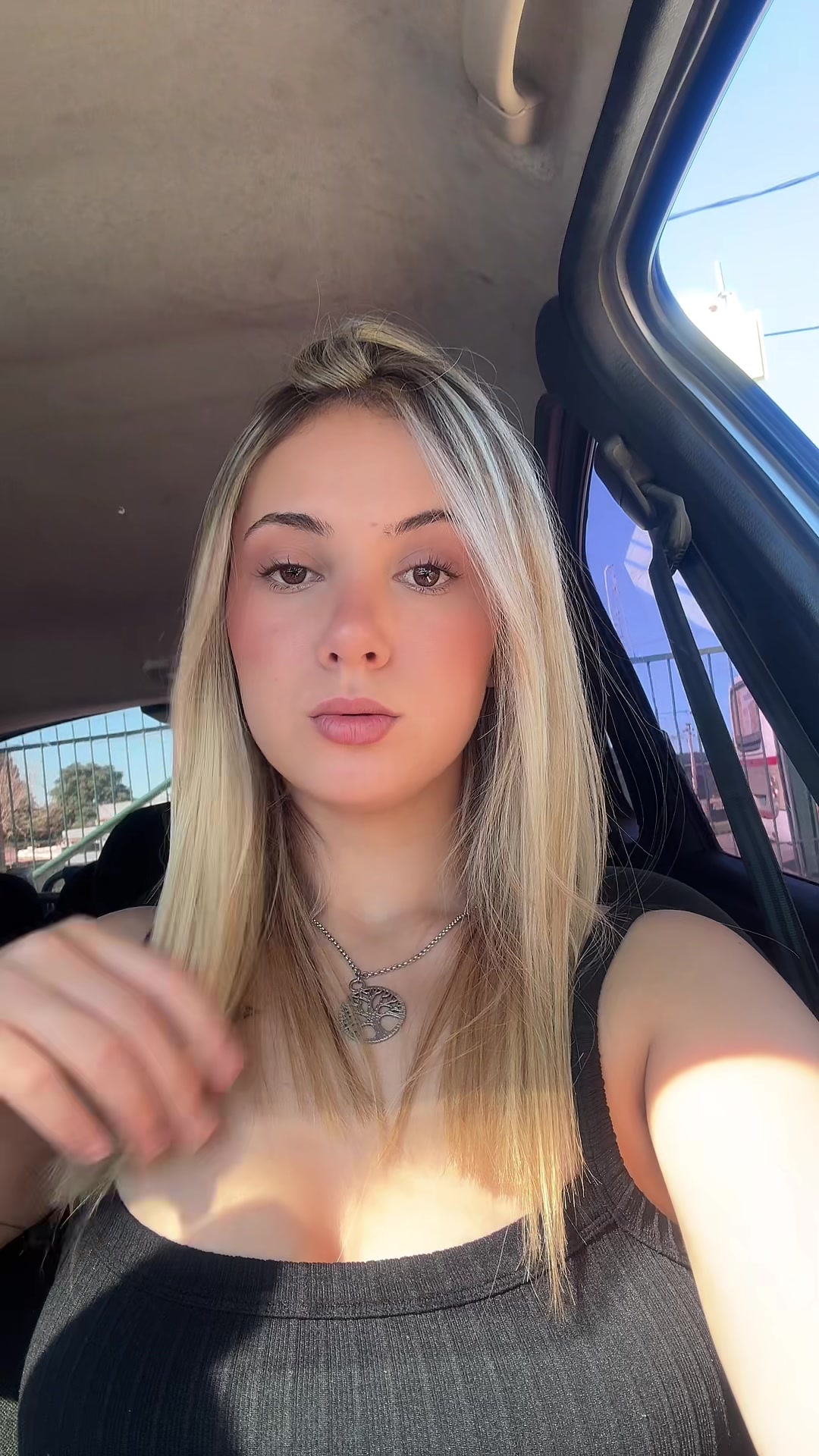 @vickymilaan