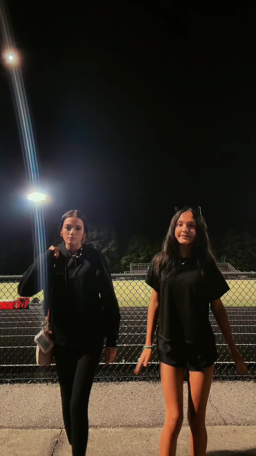 @𝓔𝓵𝓸𝓾𝓲𝓼𝓮 𝓼𝓹𝓪𝓶💸