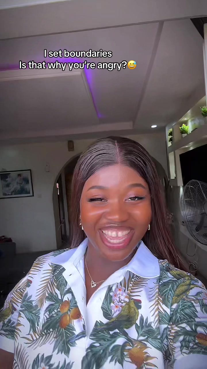 @Esther SmileTv ✔️