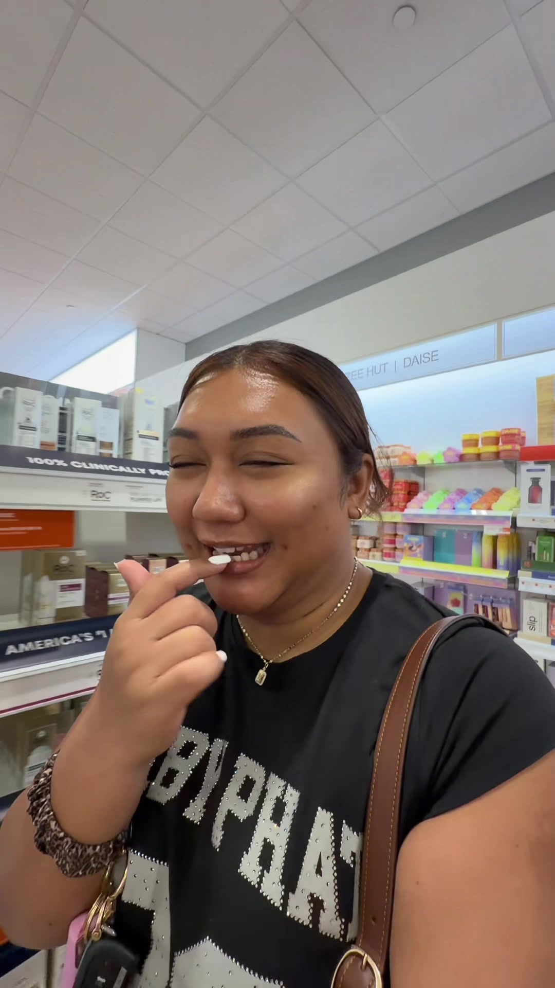 @KYLA SAVEA <3