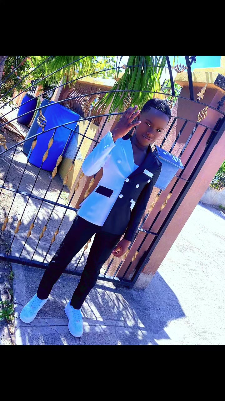 @Gad fi D town ๐