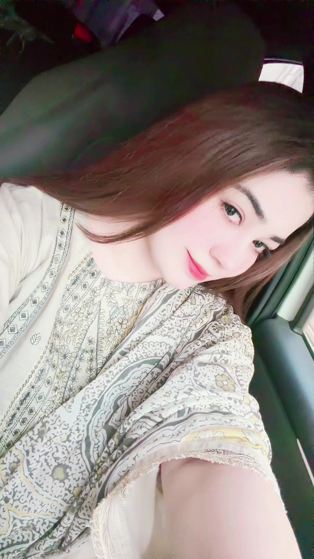 @Lovely Khan 🥀