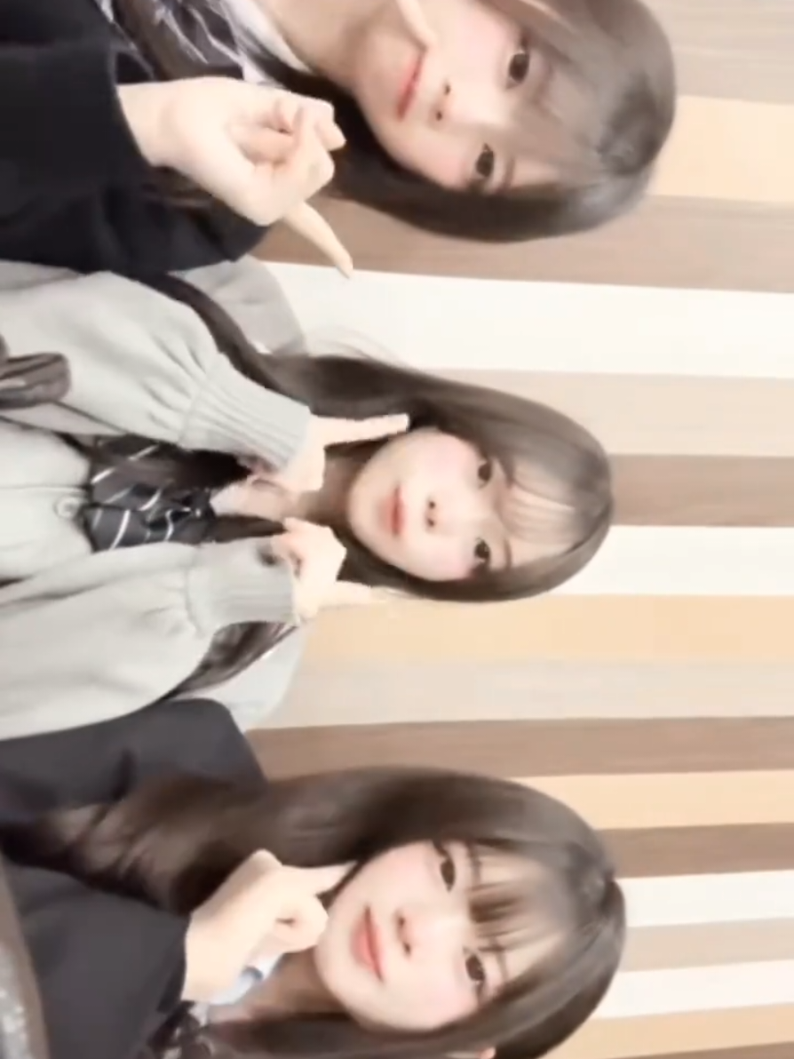 @こ