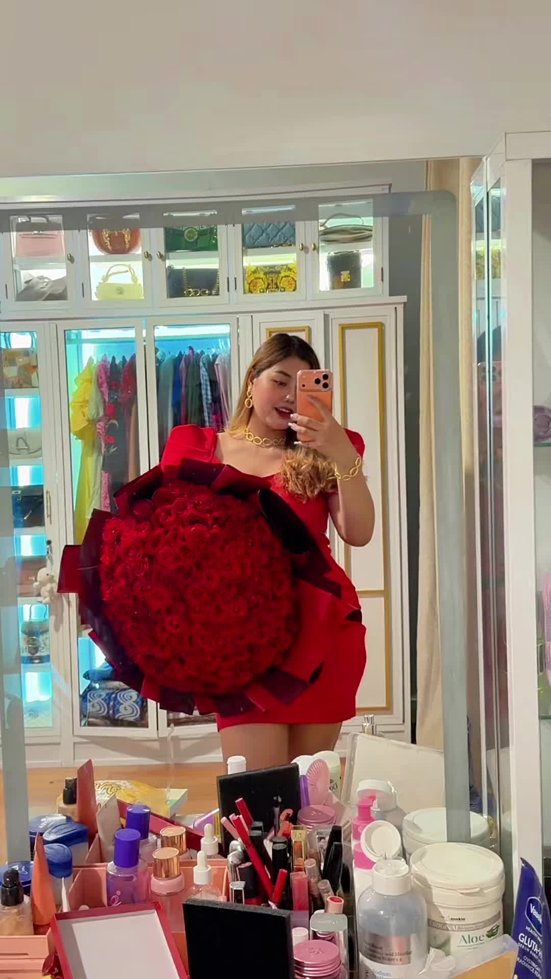 @MyatNoeKhaing🖤(မြတ်နိုးအိမ်)