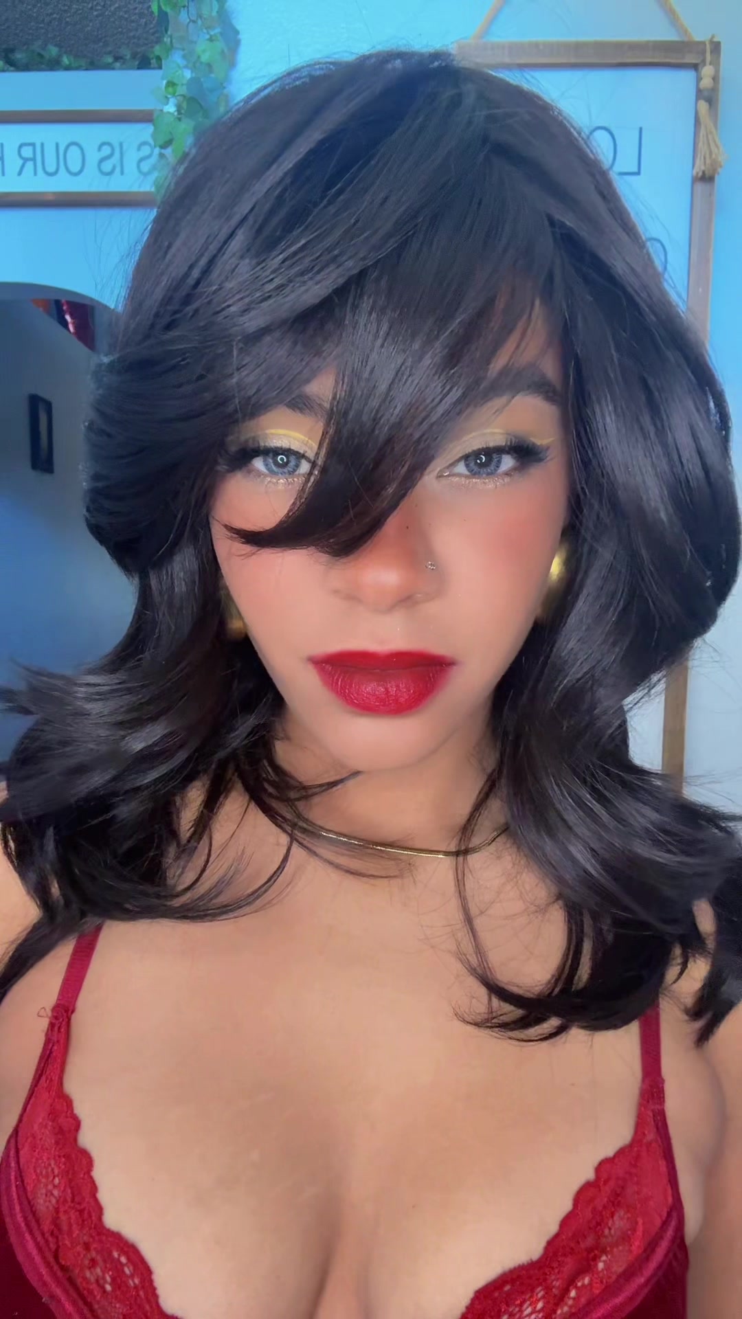 @queenvale_