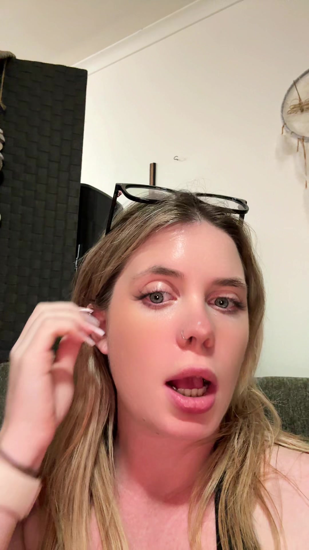 @Em𑣲