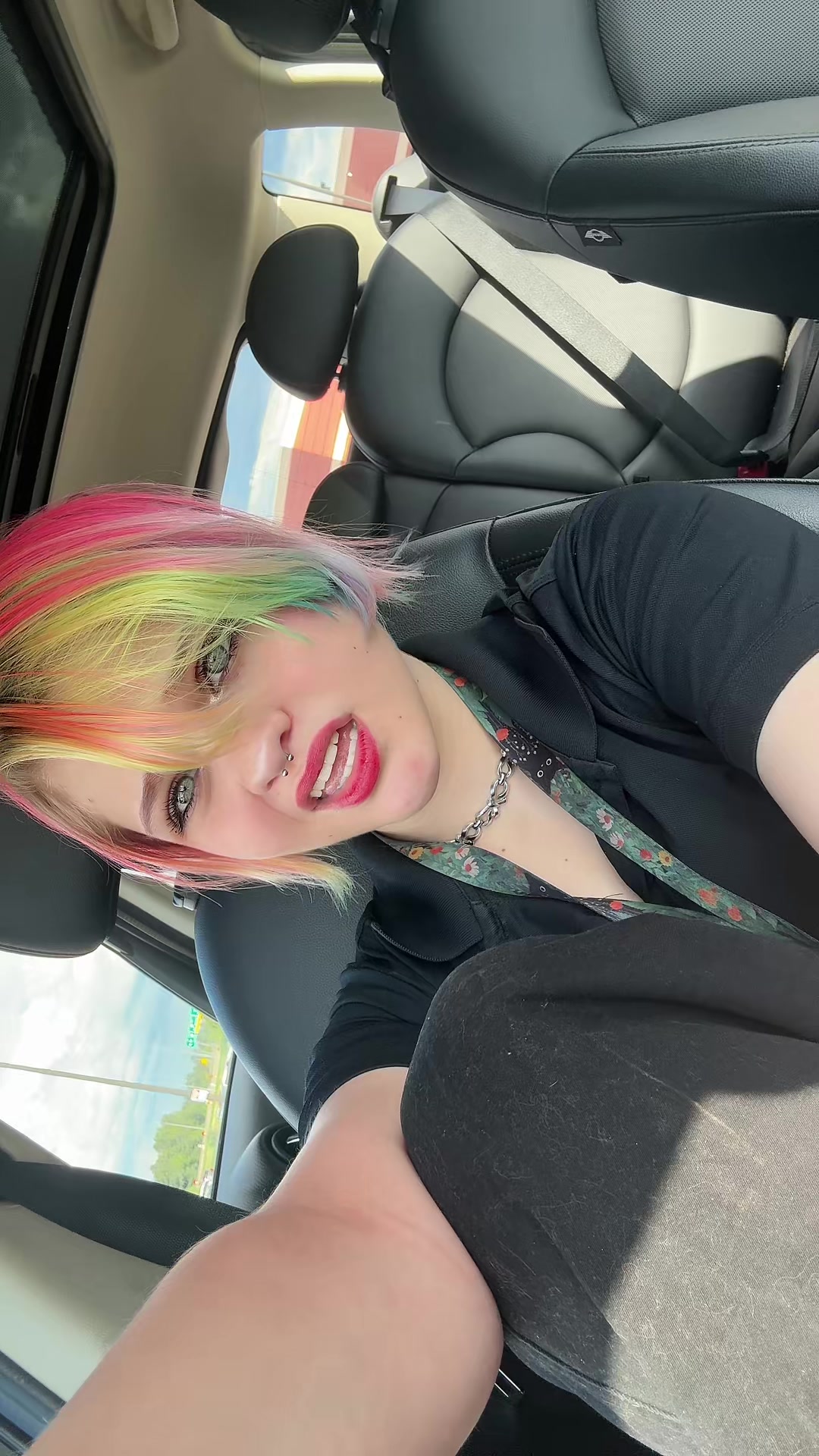 @Emi 🏳️&zwj;🌈