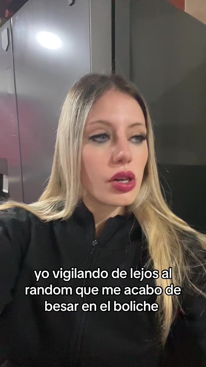 @🥷🏻💋