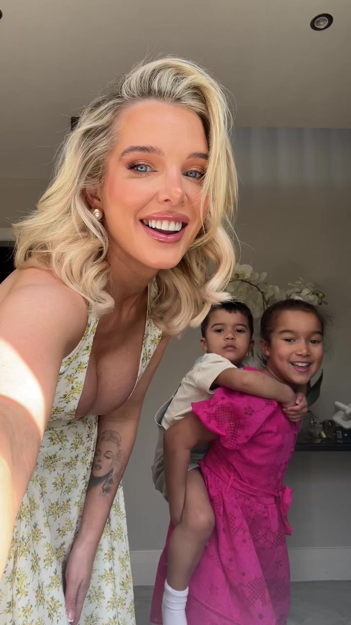 @Helen Flanagan personal page