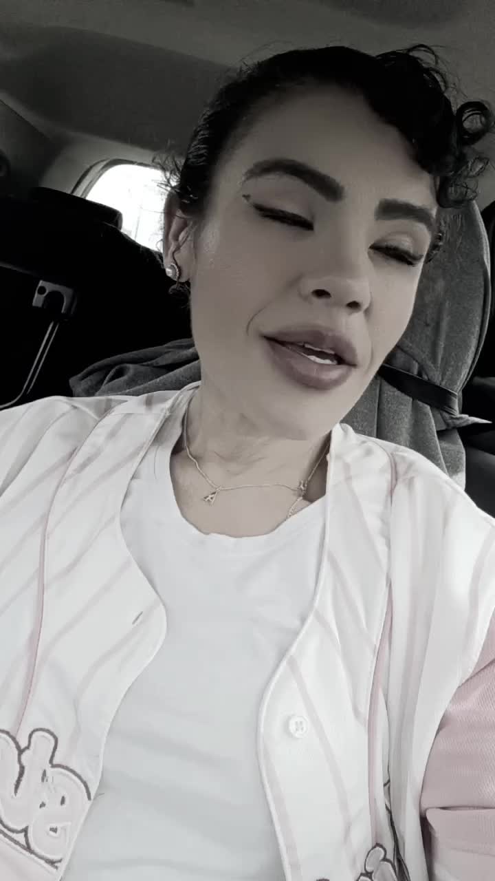 @Ohmykalabee 🐝