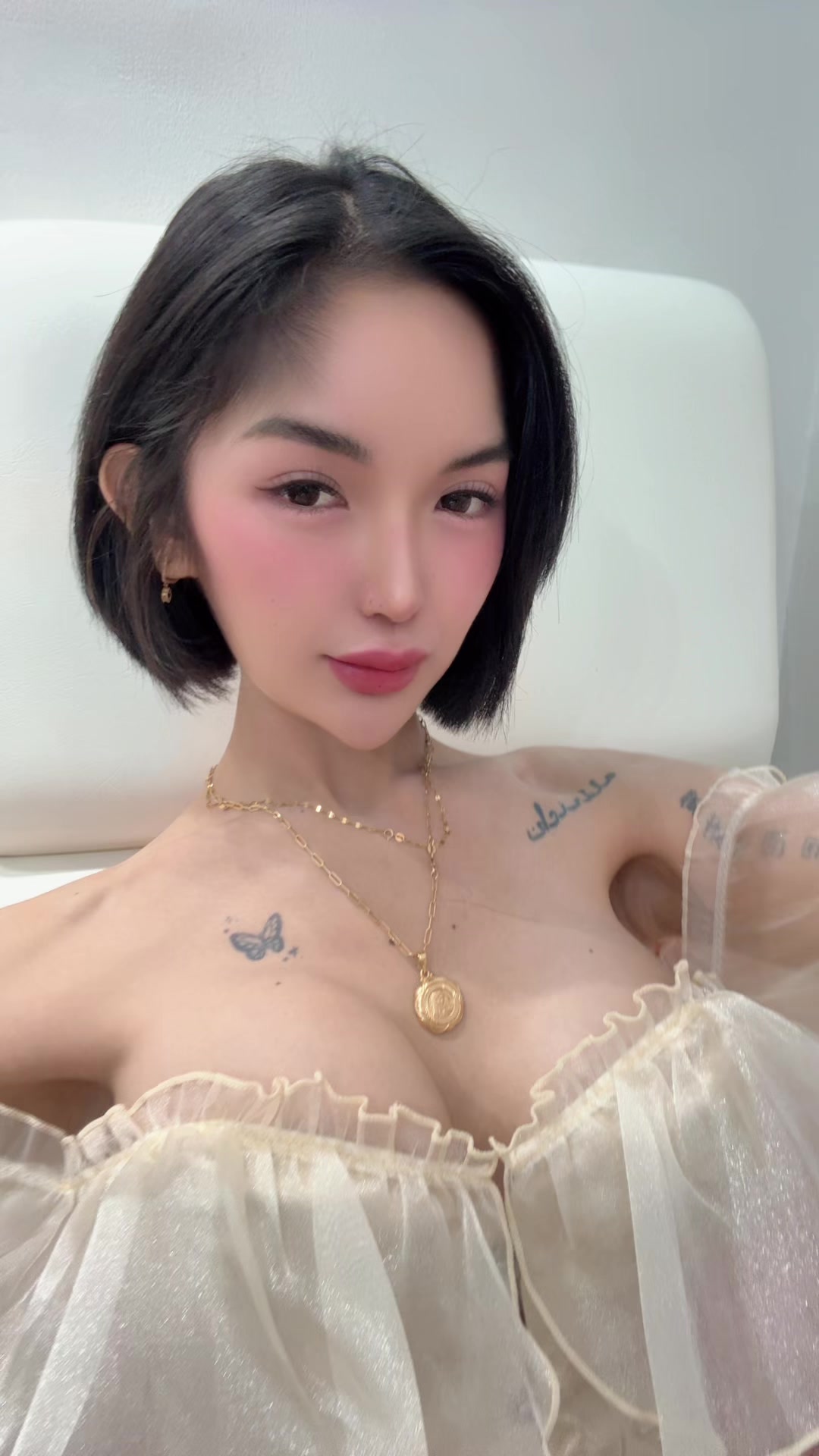 @holly.mo11y