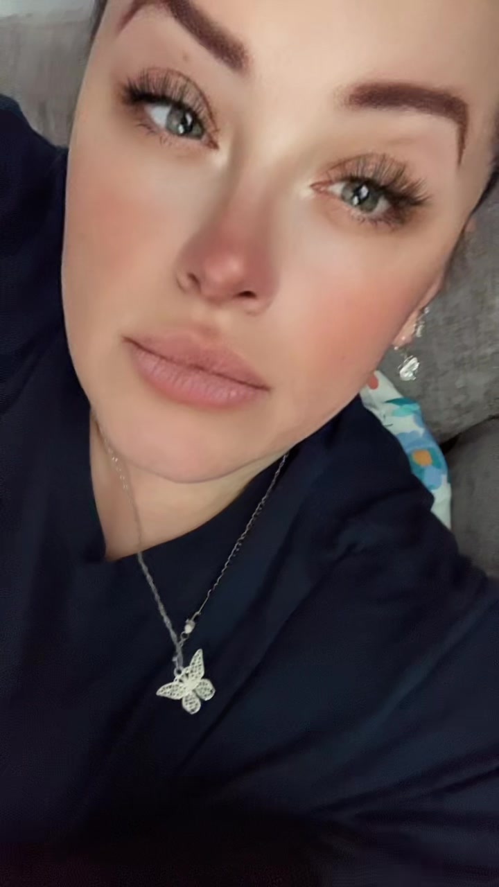@JustASmallTownGirl🩷💜