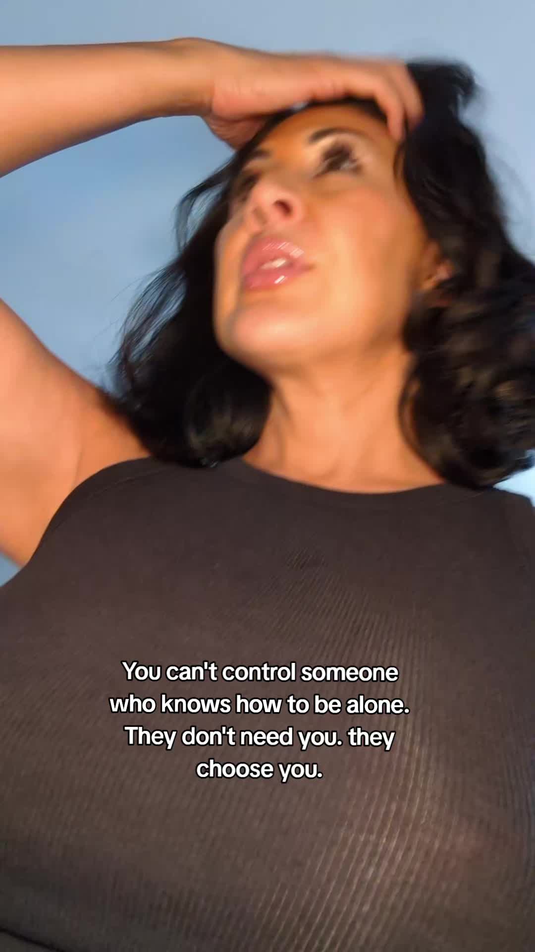 @MiaNavarro