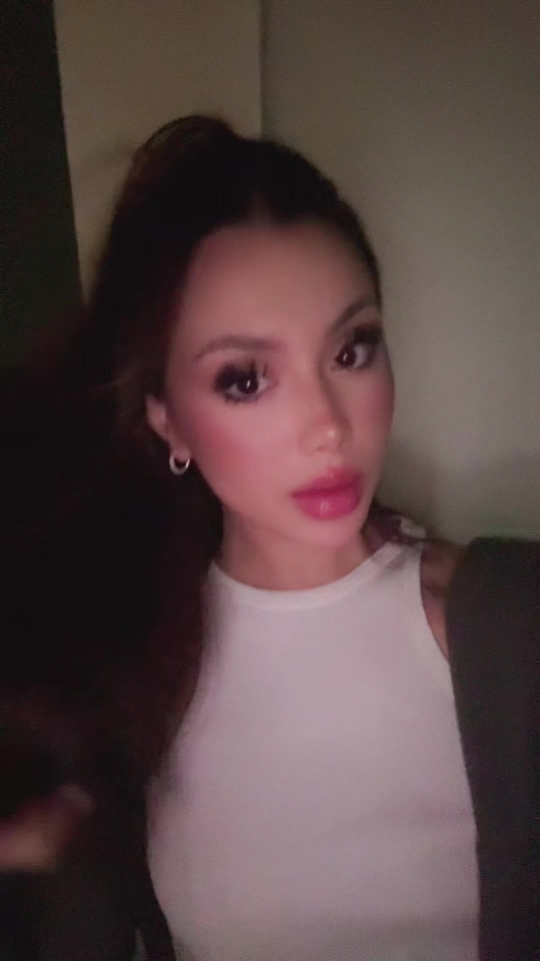 @T A N I A