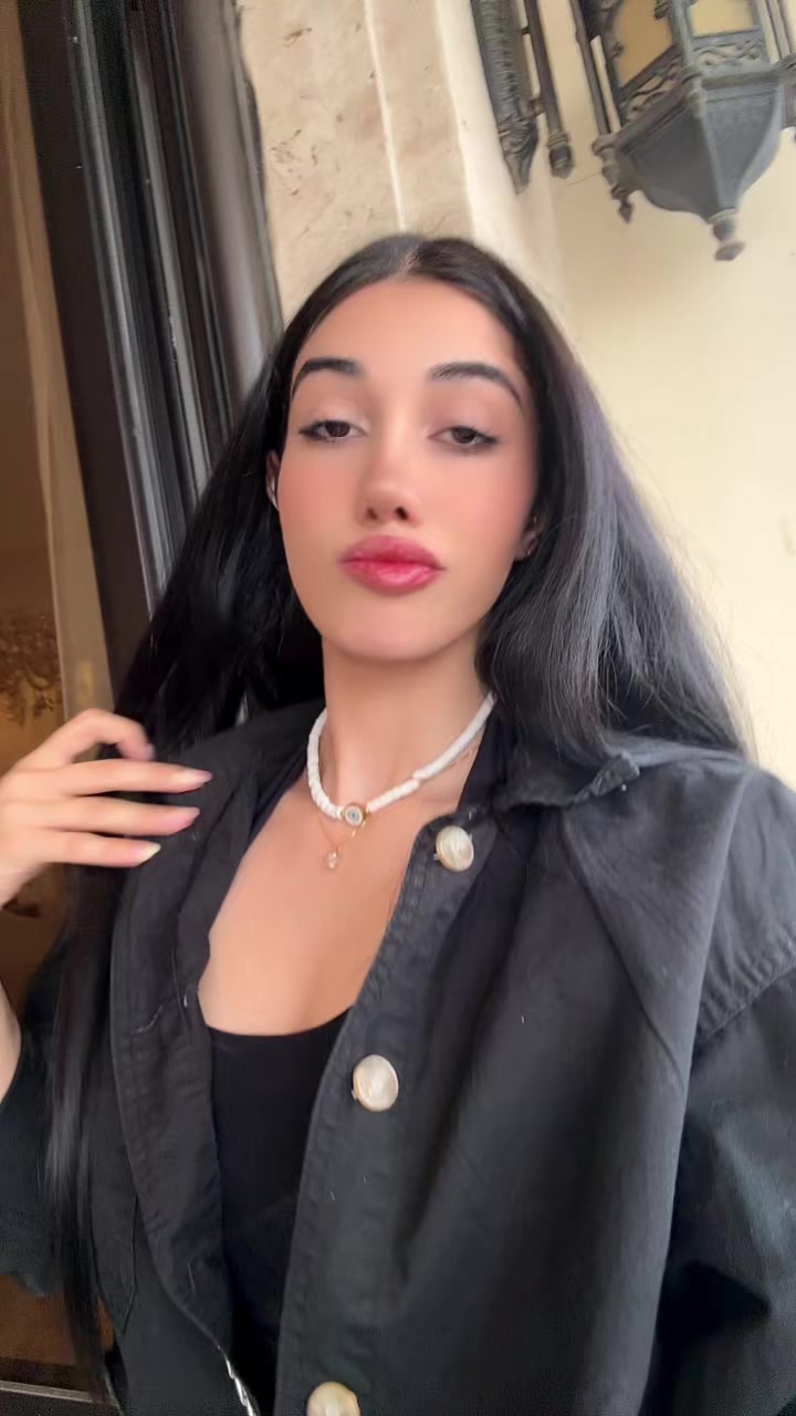 @arianazareei__