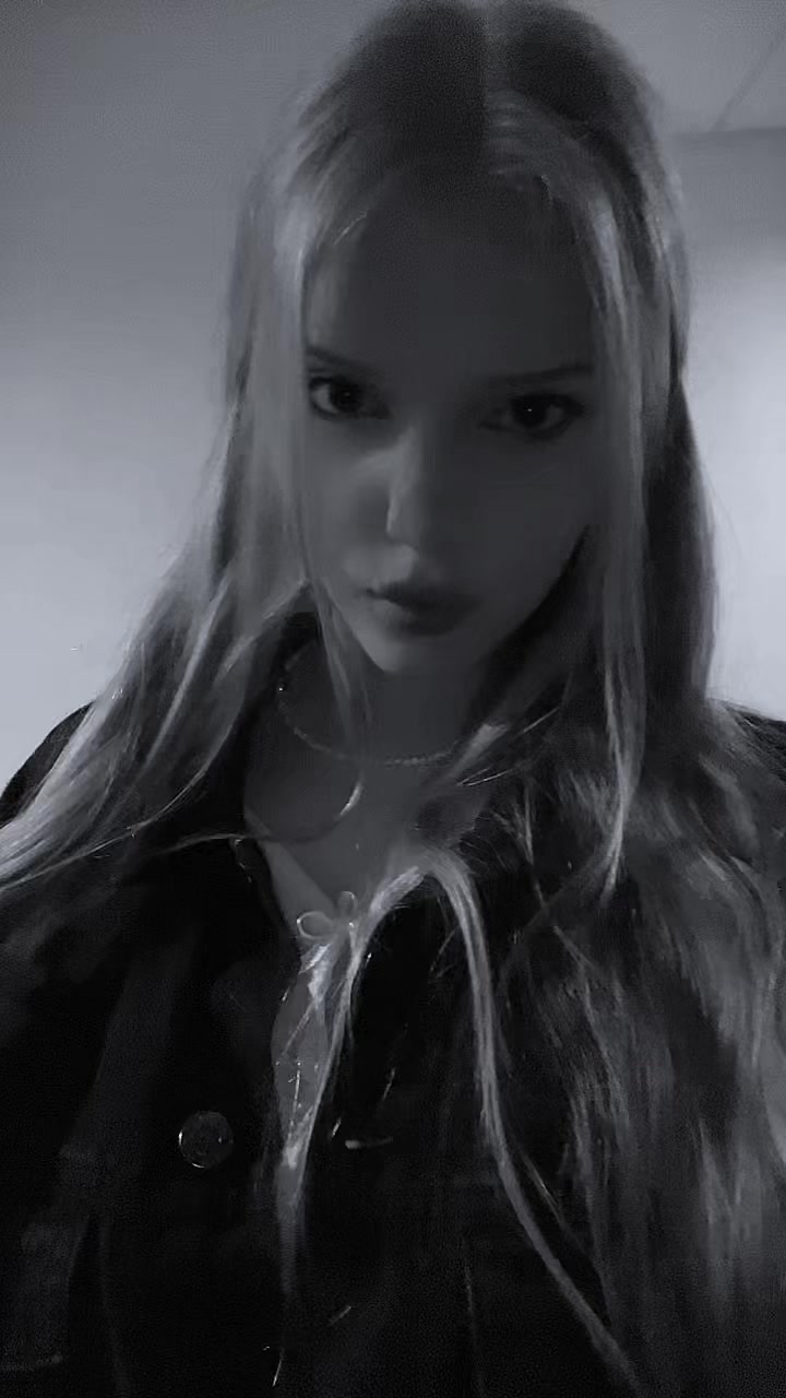 @dashulikmoore