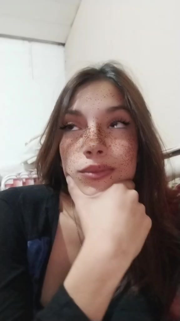 @👸🏽💋