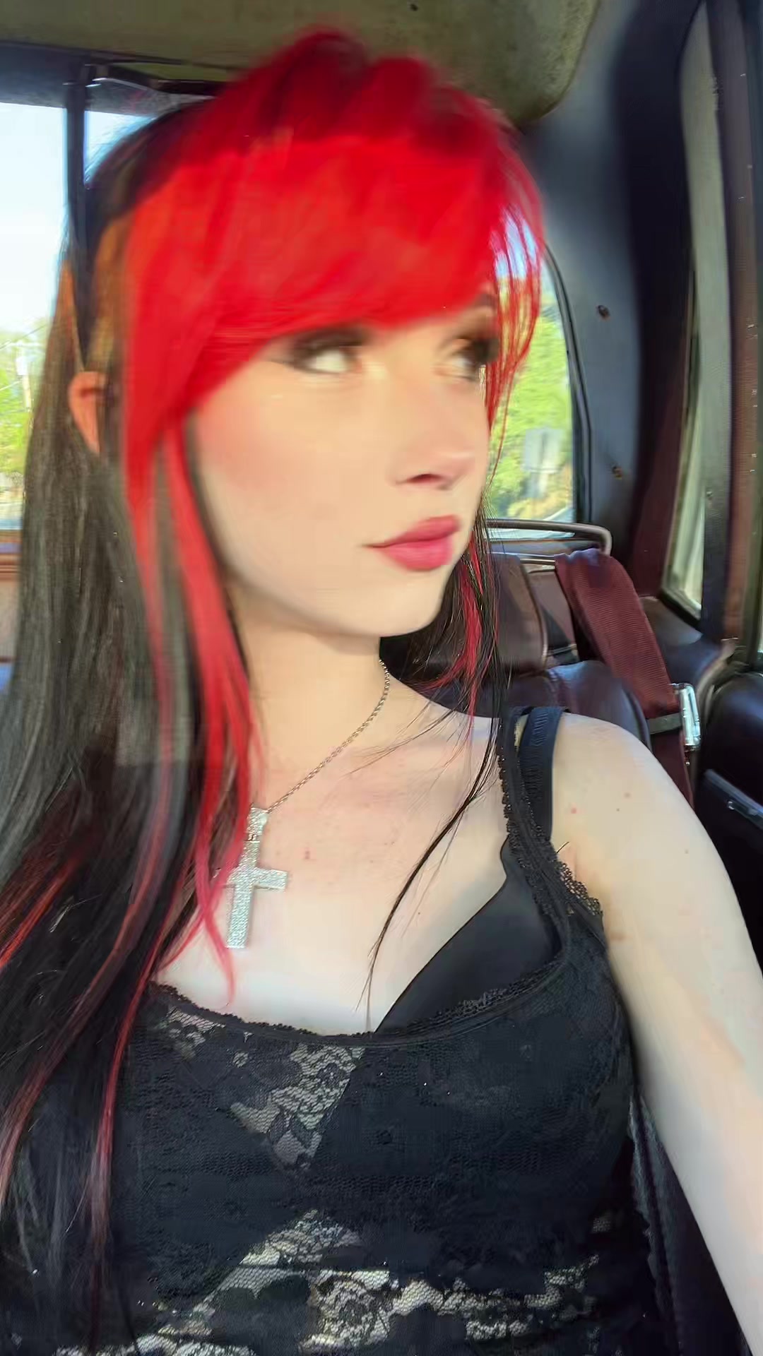 @freakshowsgirl