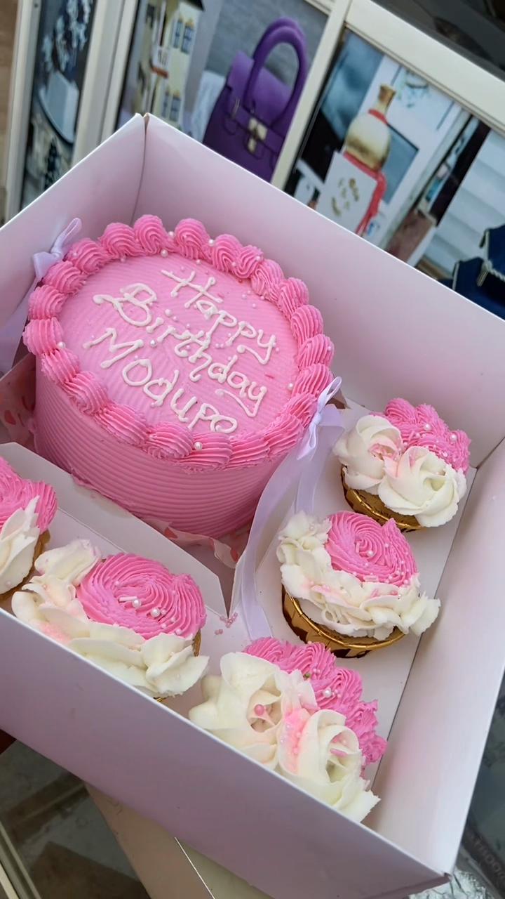 @Tohruks cakes of Ibadan