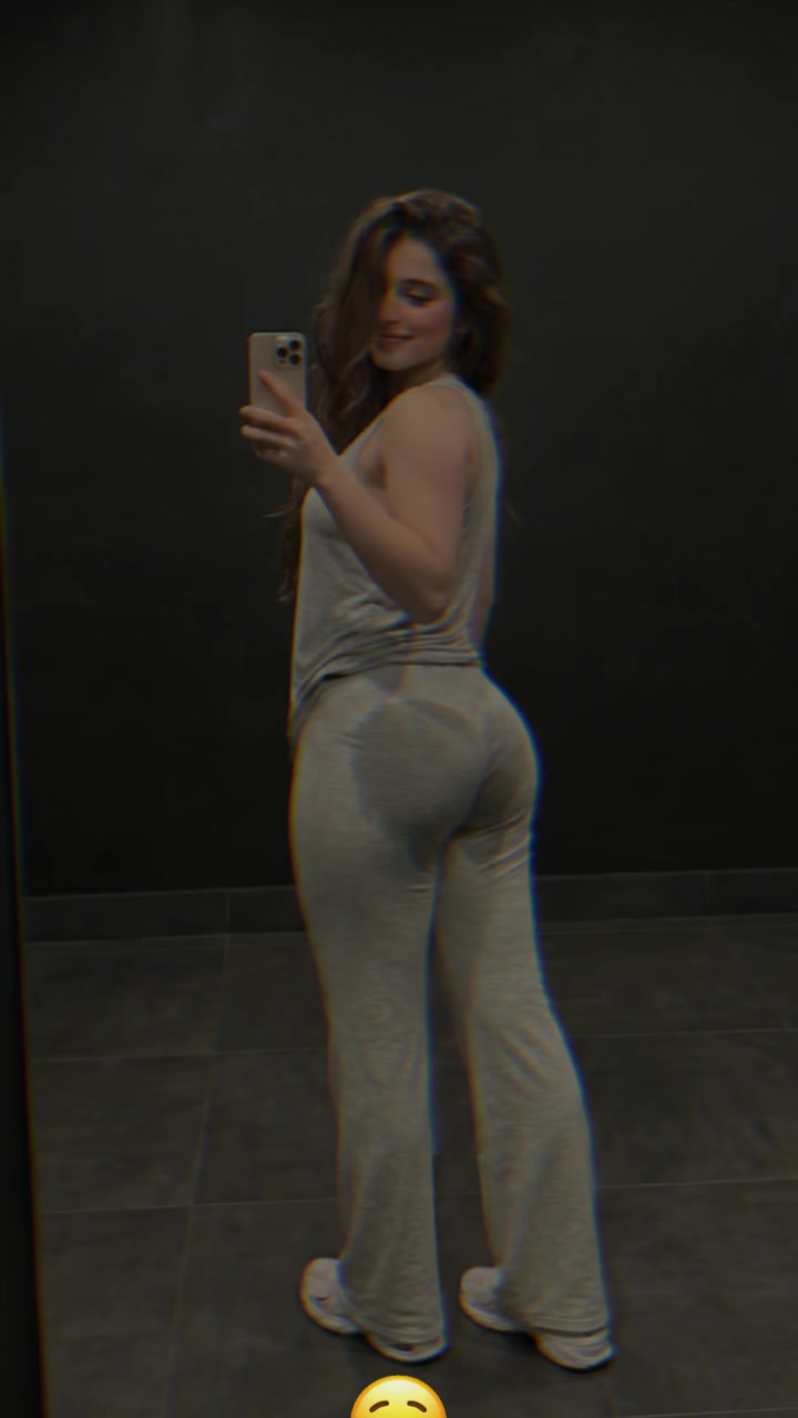 @Aniasharmaa.