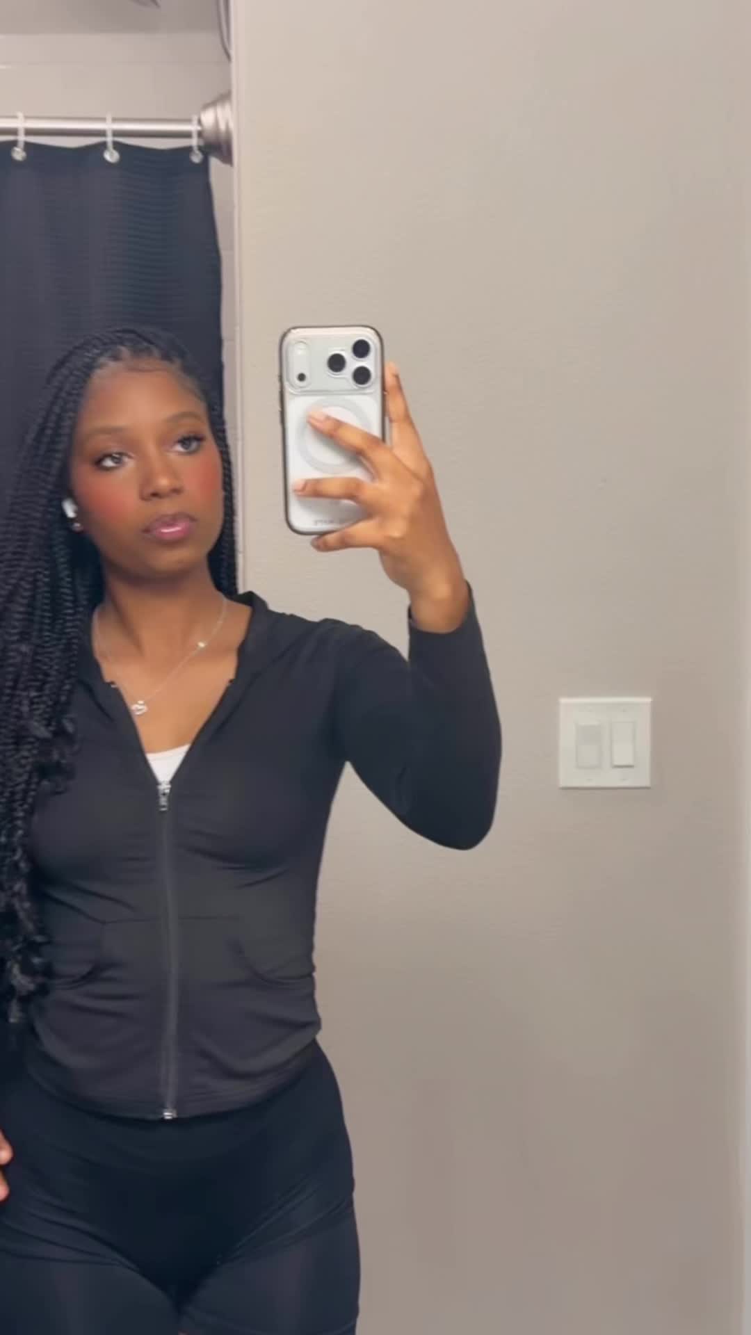 @Lyssa Monique ♡’