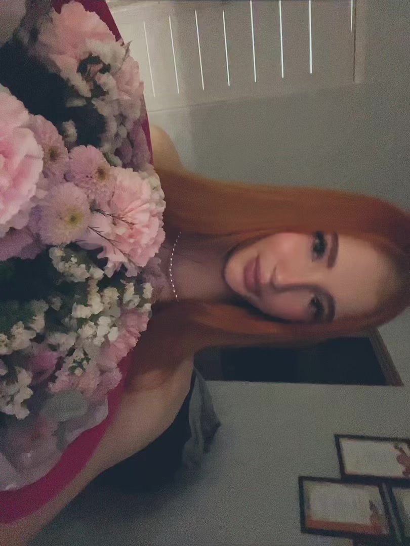 @𝐀🪽👩🏻🦰