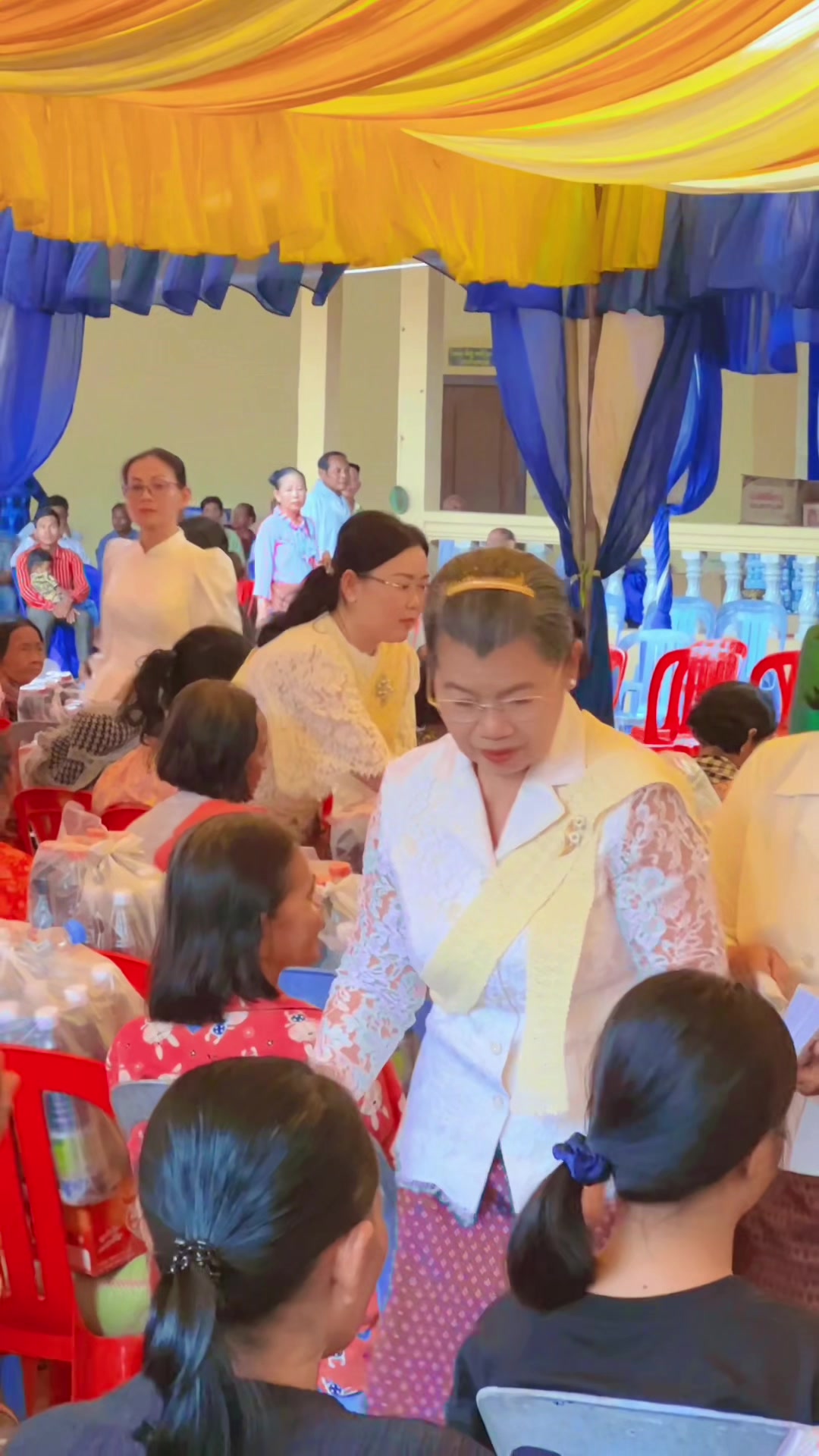 @សម្រស់ ធារ៉ា