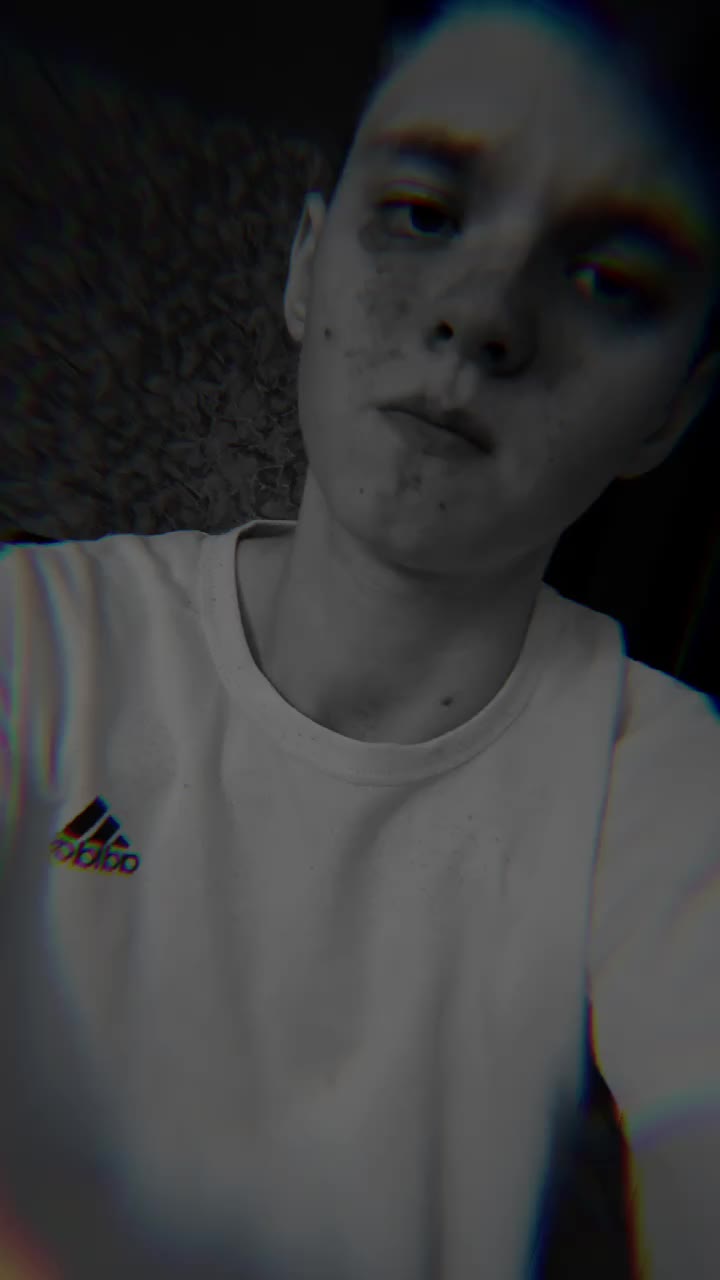 @𝓑𝓻𝓸𝓴𝓮𝓷 𝓗𝓮𝓪𝓻𝓽♡