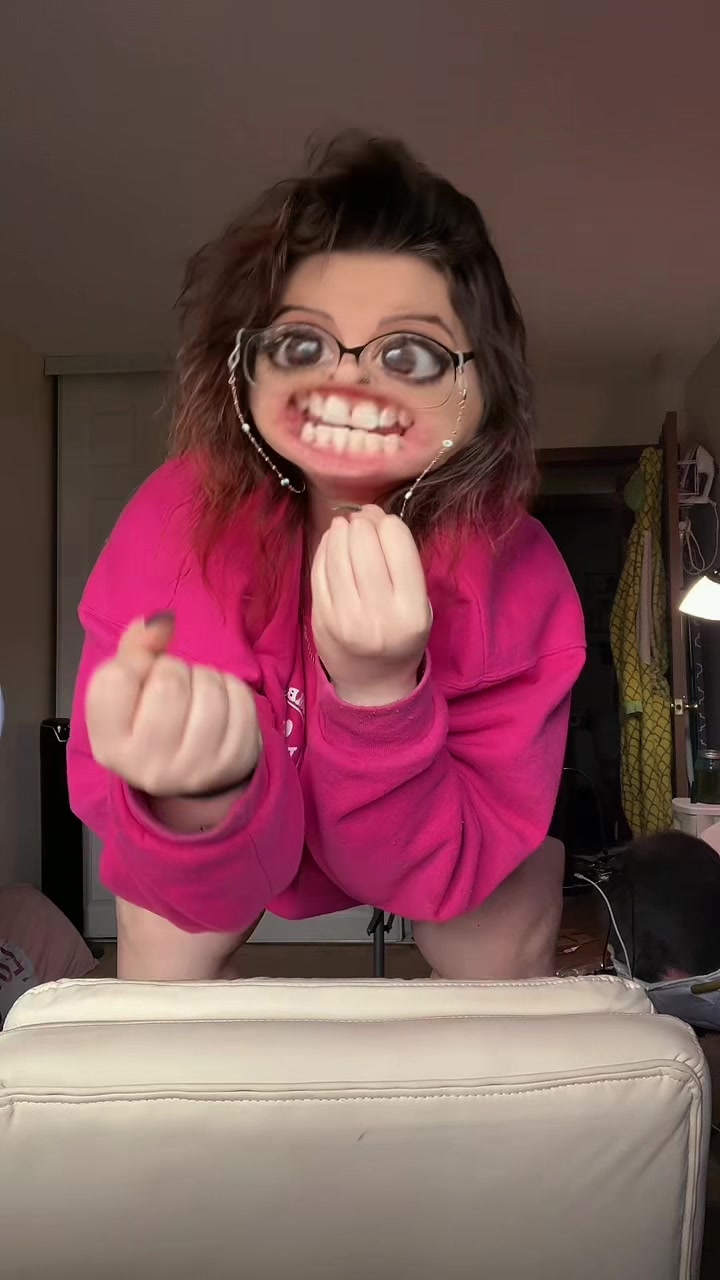 @Dee_fineapple