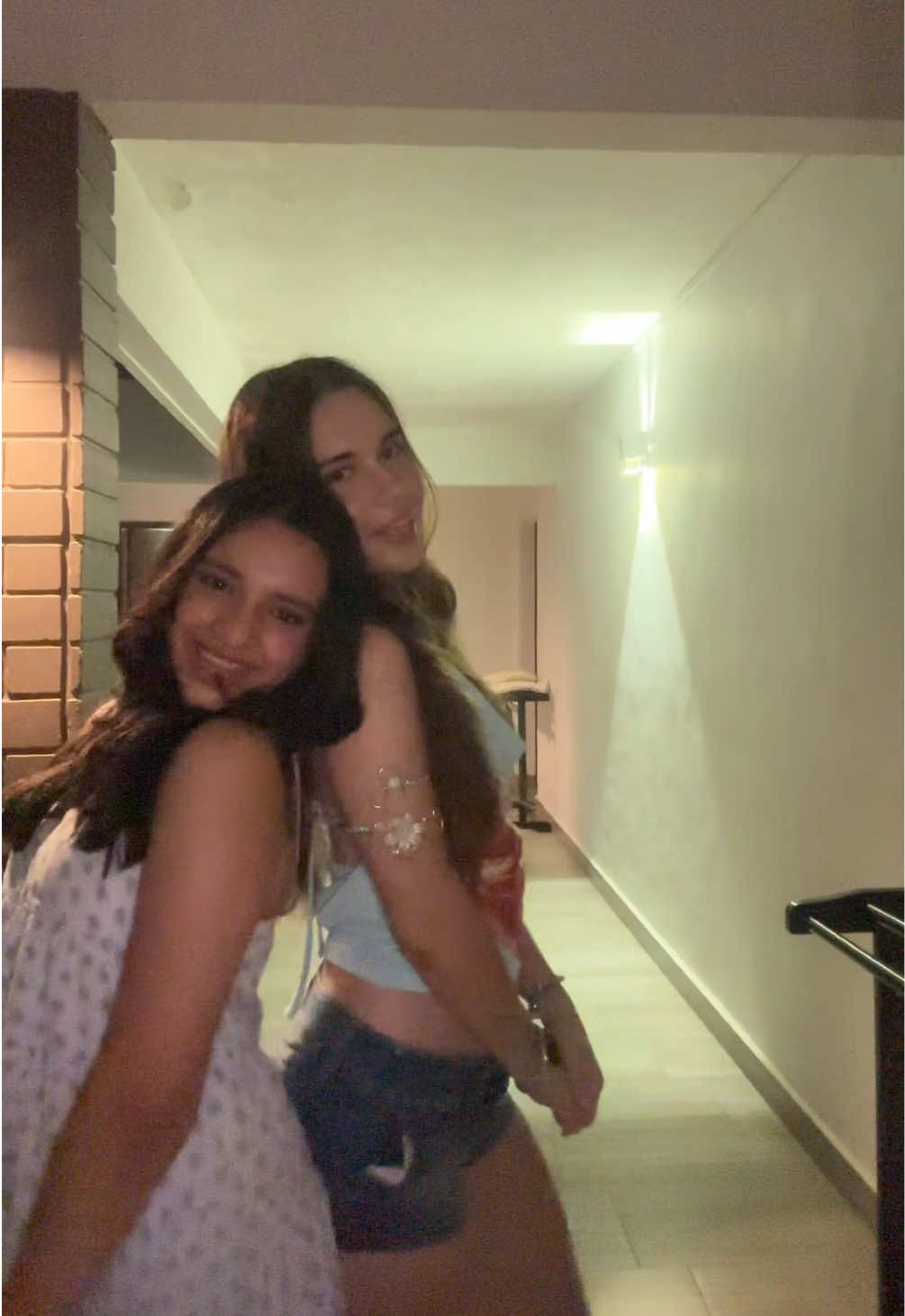@X.xnia