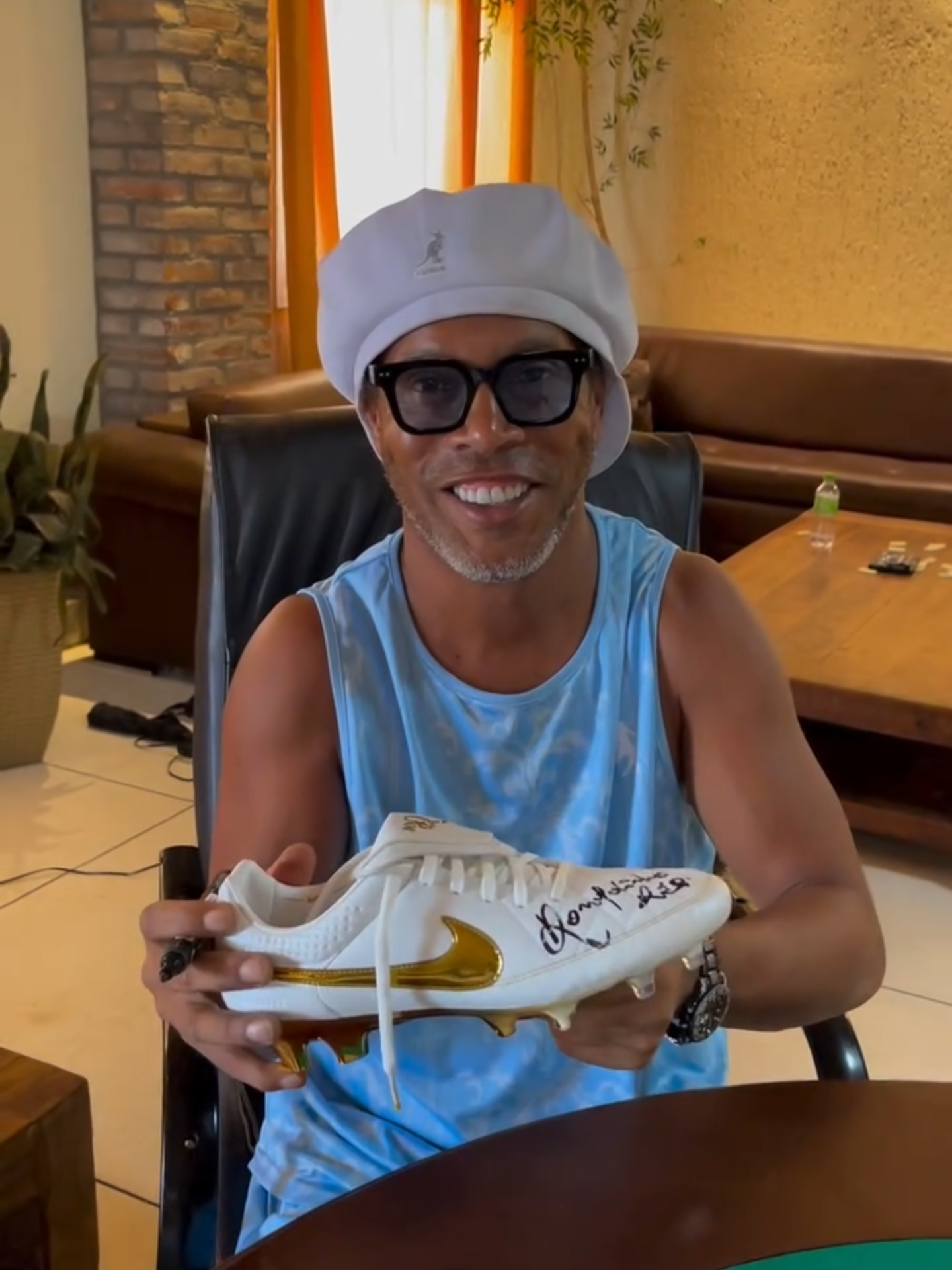 @Ronaldinho