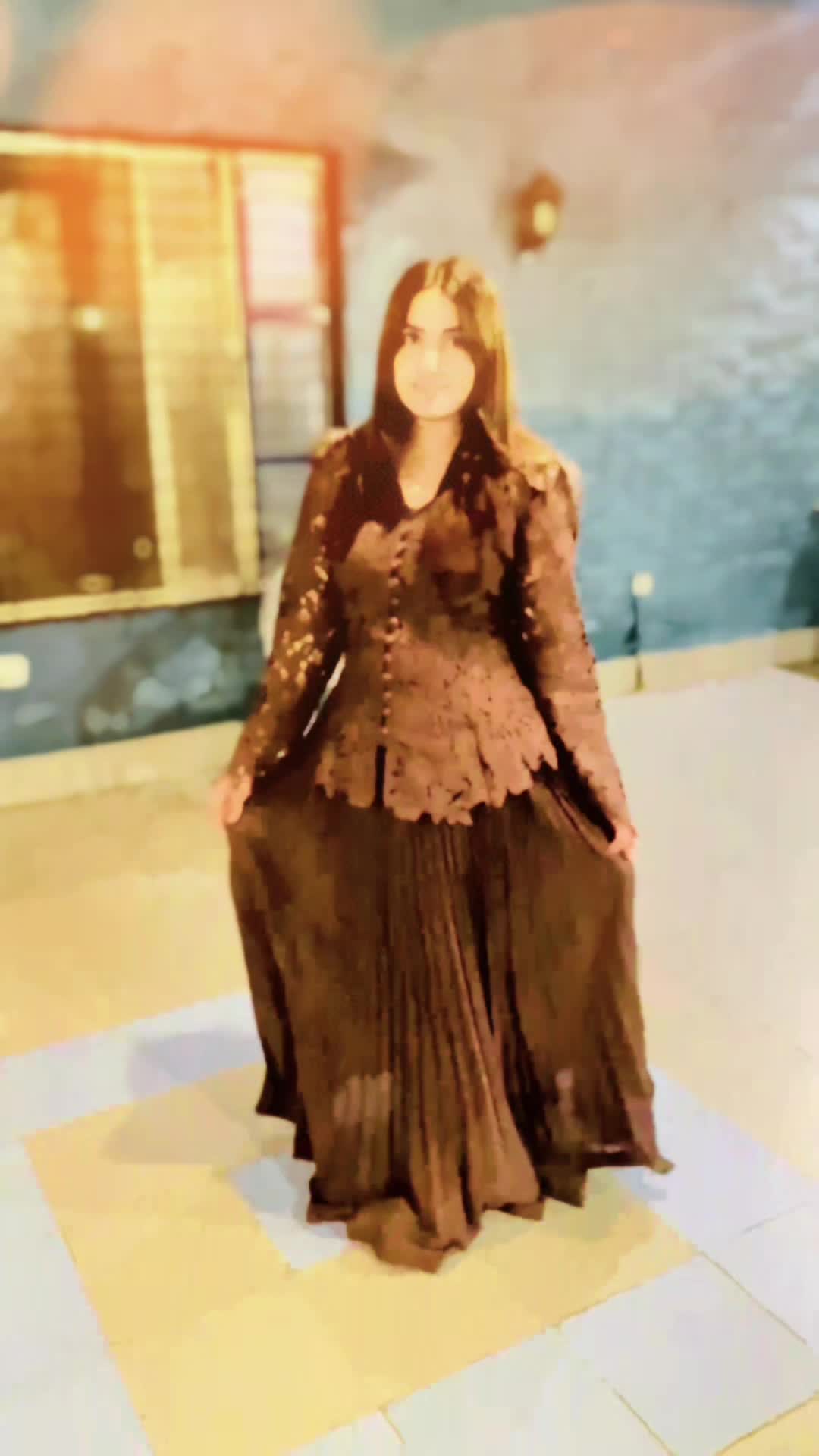 @ayeshas_de_gallery