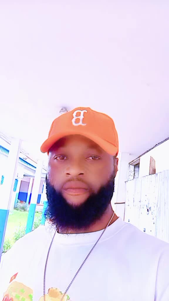 @Senior Man Alubarika