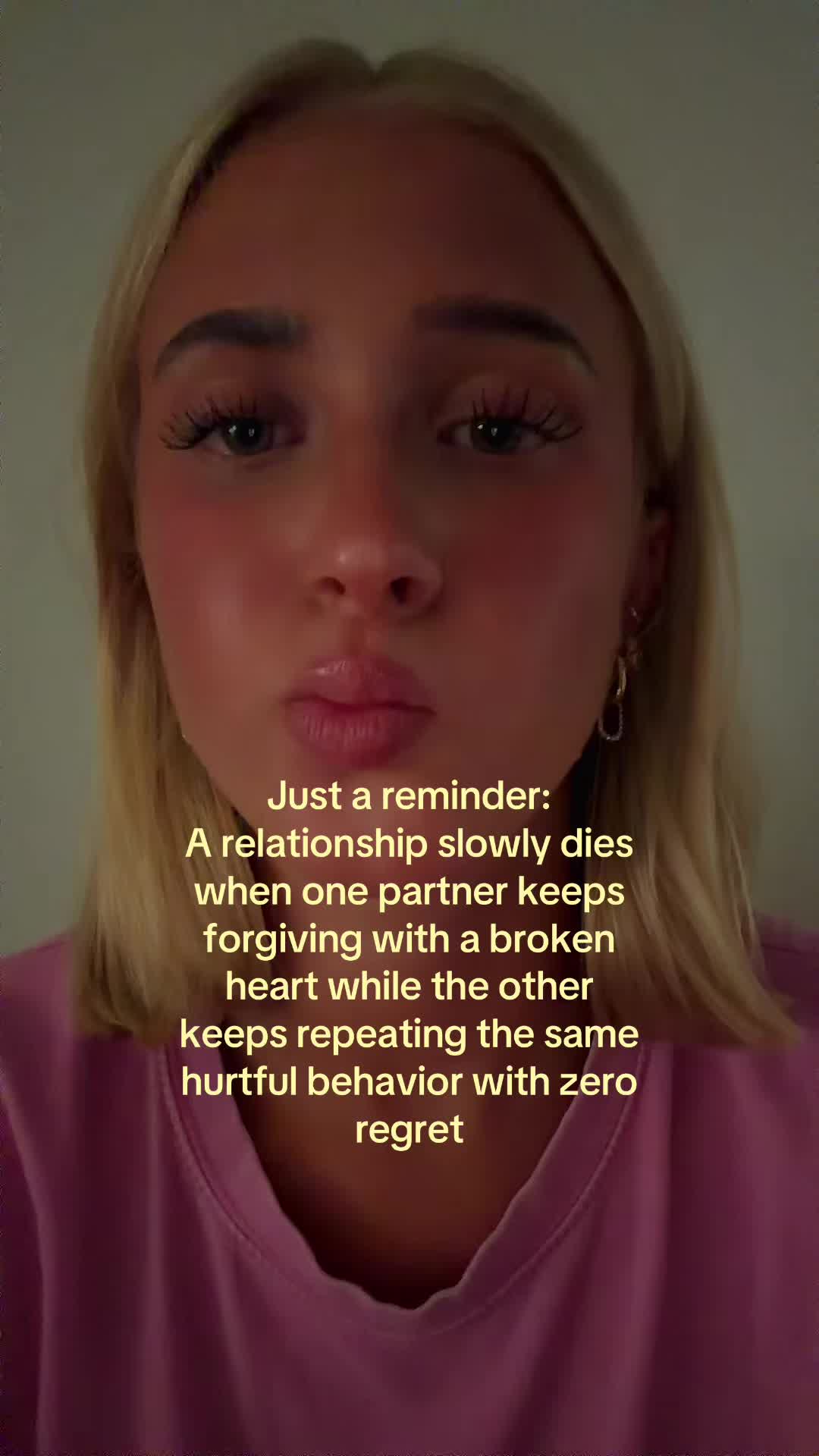 @theelliebarker