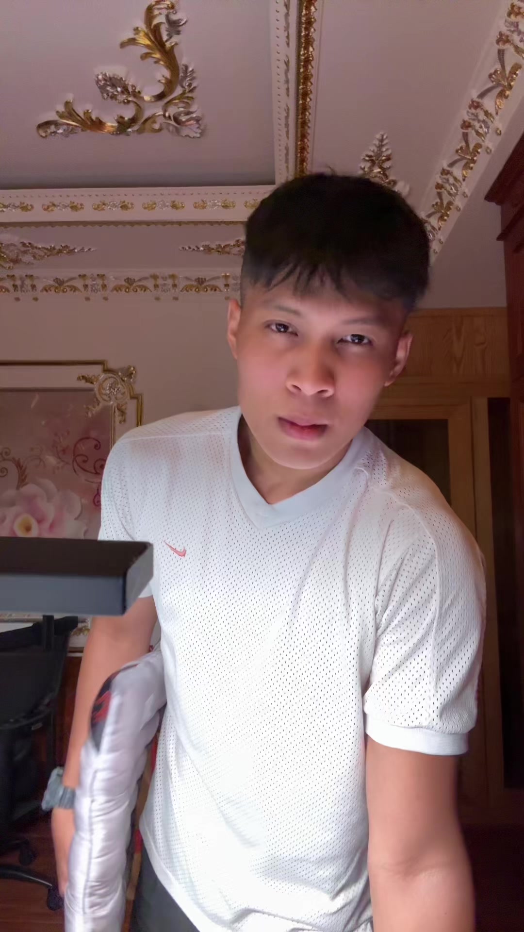 @Ho&agrave;ng Tử Đ&aacute;