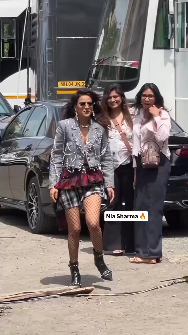 @nia Sharma