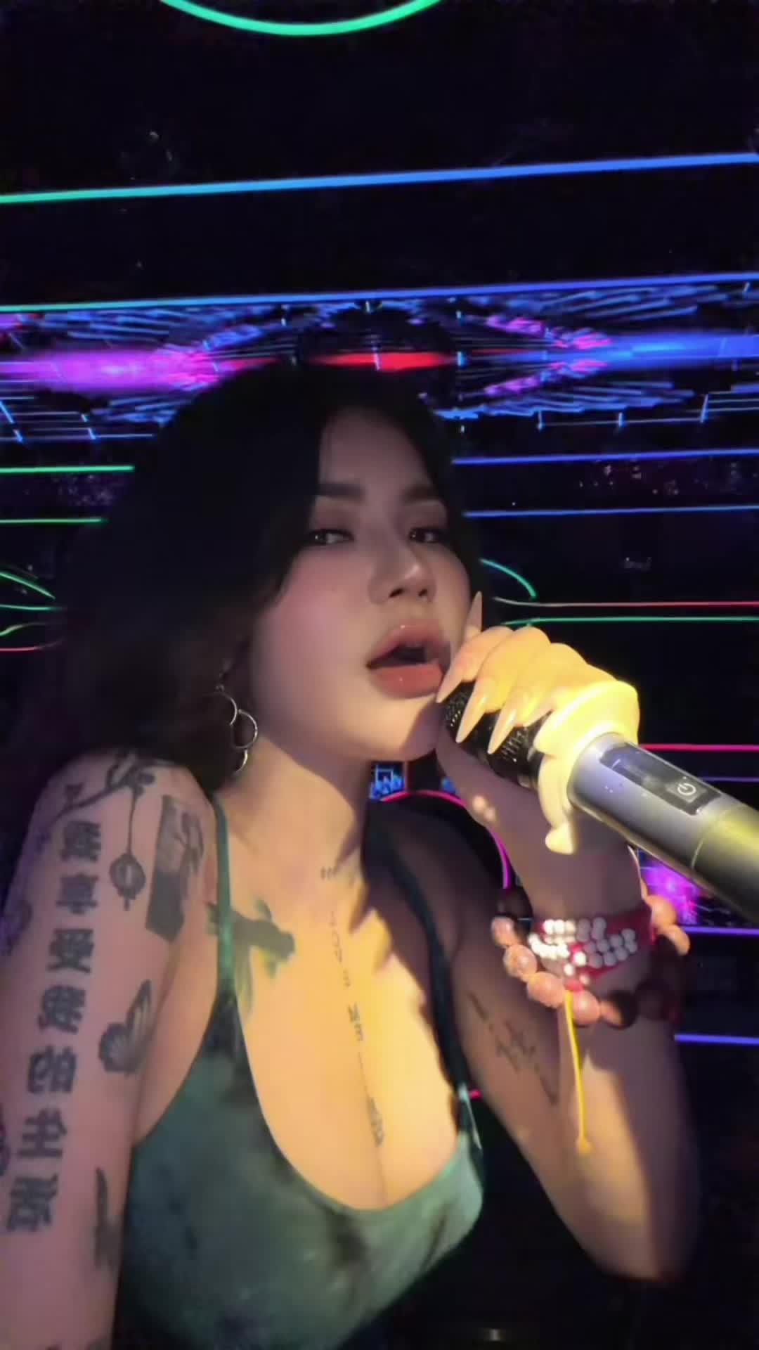 @♐️Tha zinoo 🇨🇳王丽梅 🇲🇲 5.3M✅