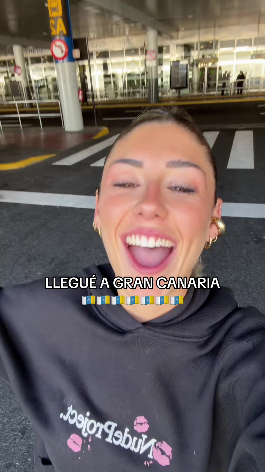 @Lolacabeller