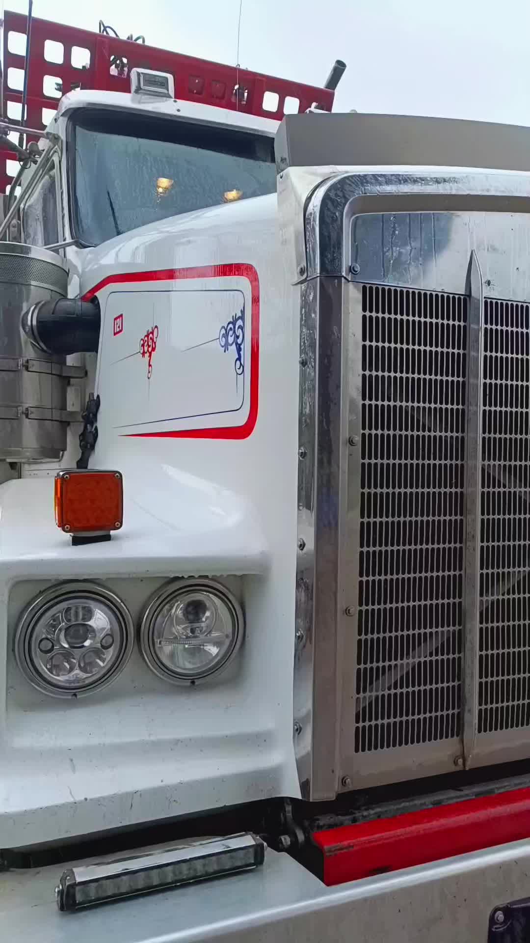 @NE Trucks🖤