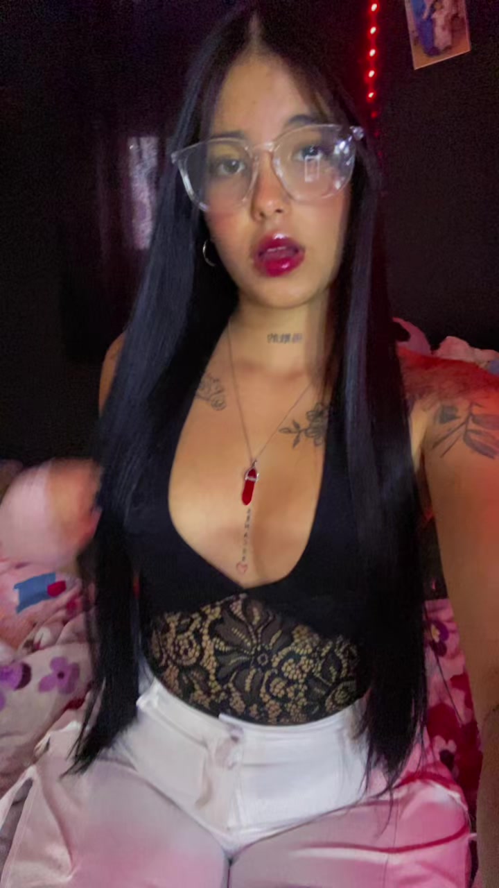 @nikiigomez