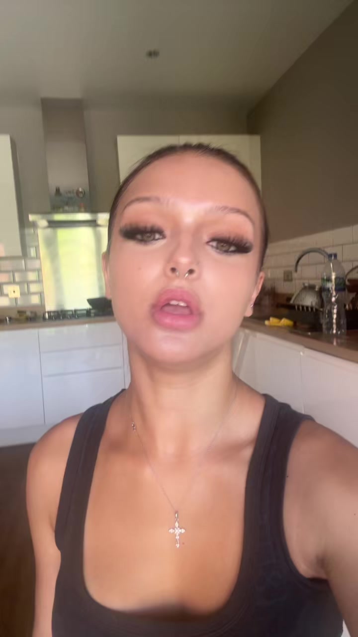 @anna𖣂