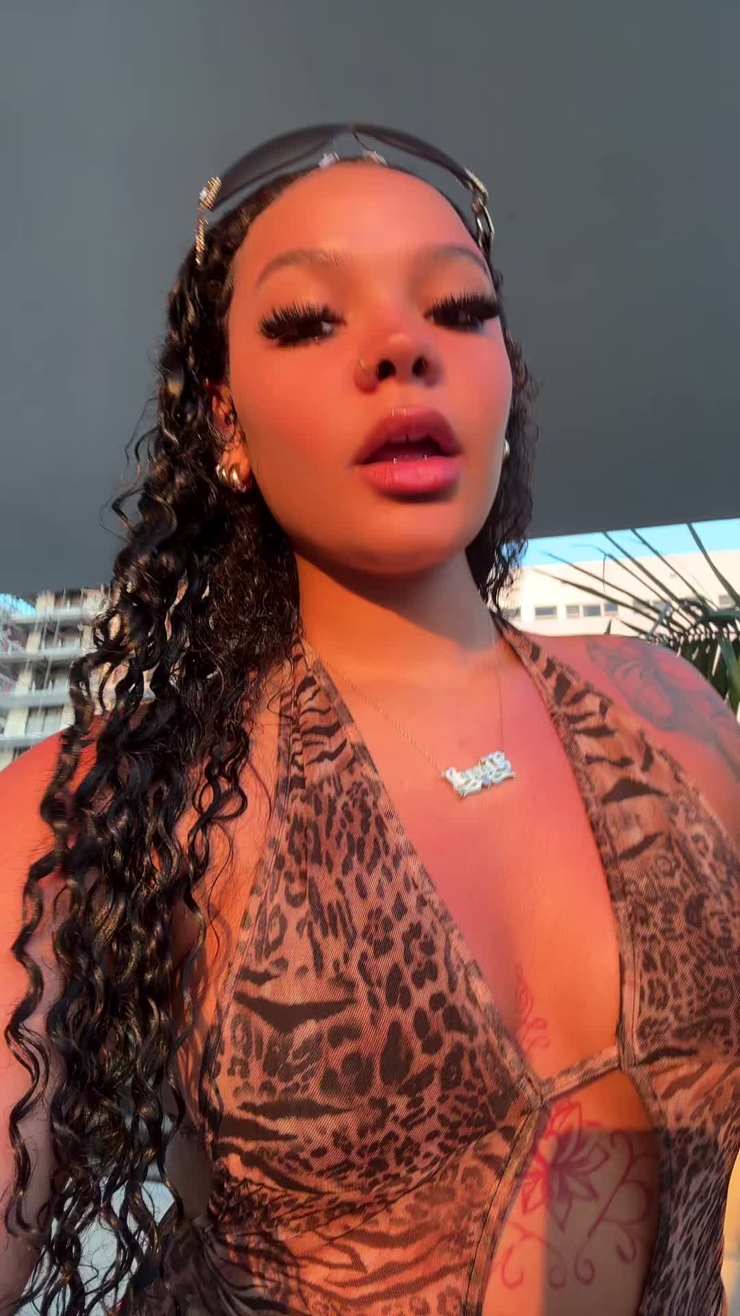 @t