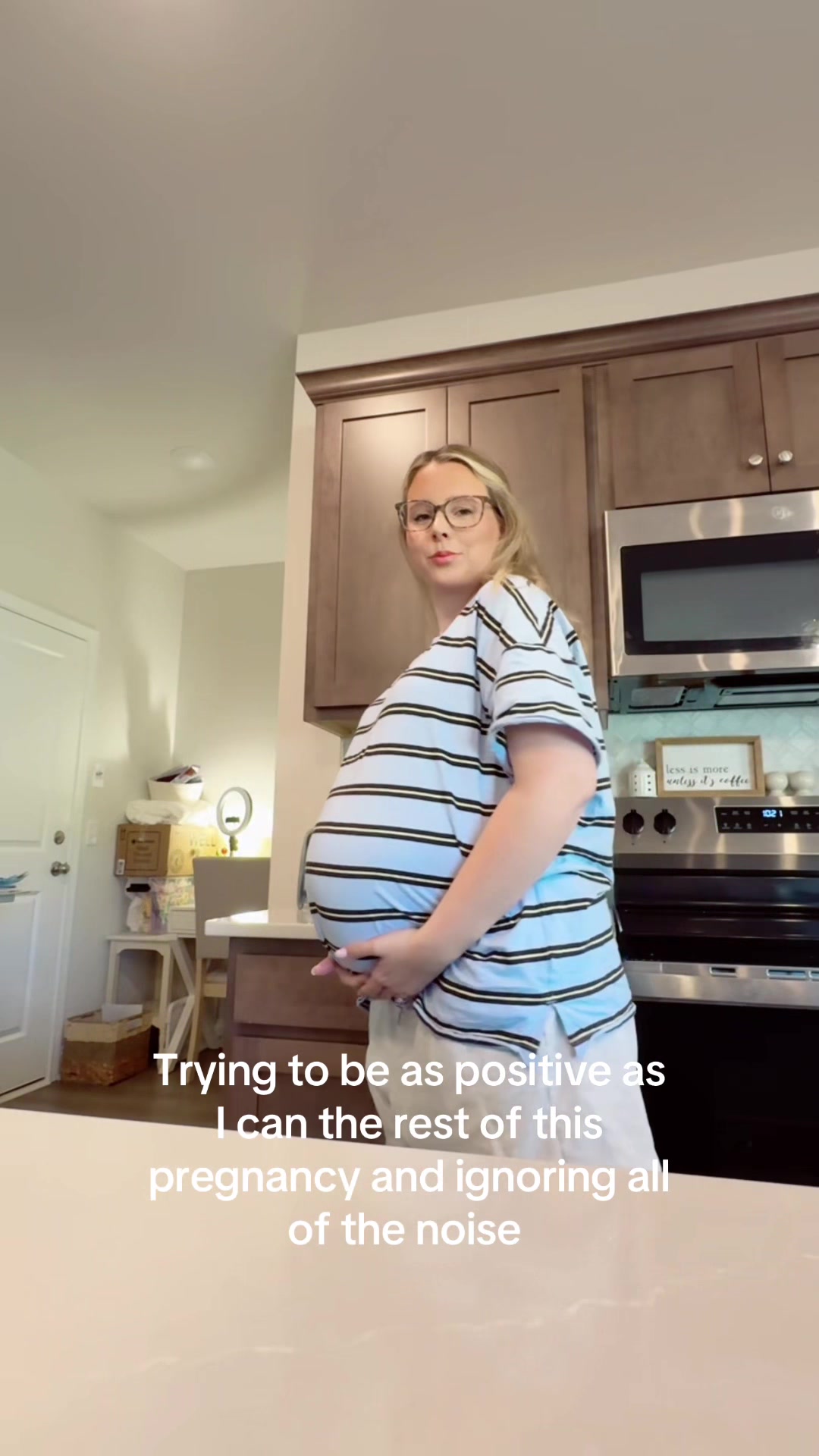 @Song W. | Mom of 5 + preg