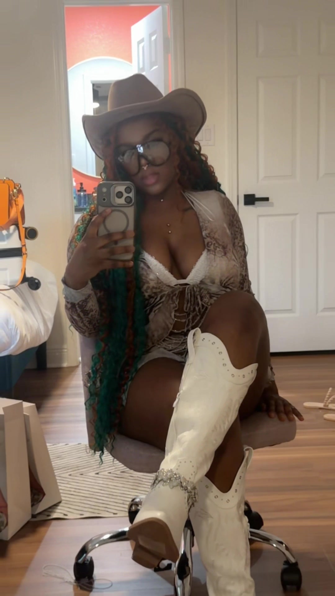 @Queen_fromqueens