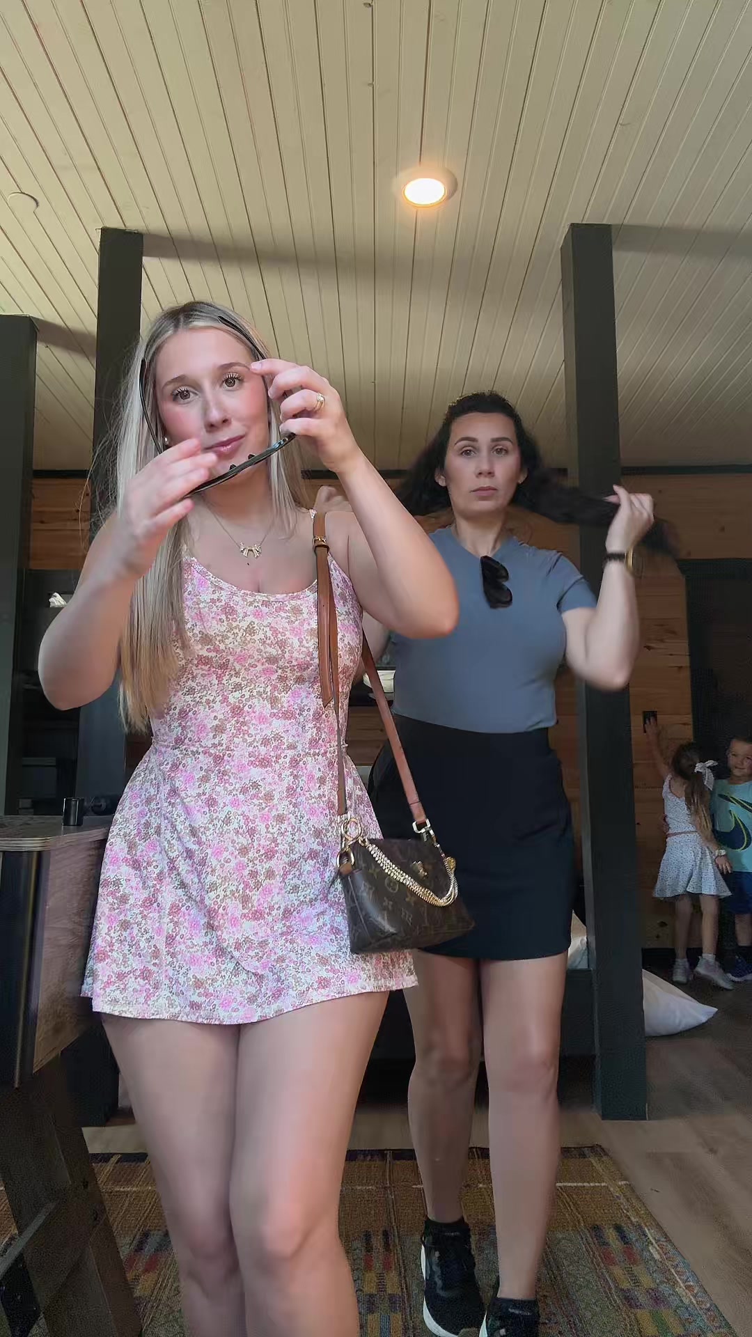 @bella