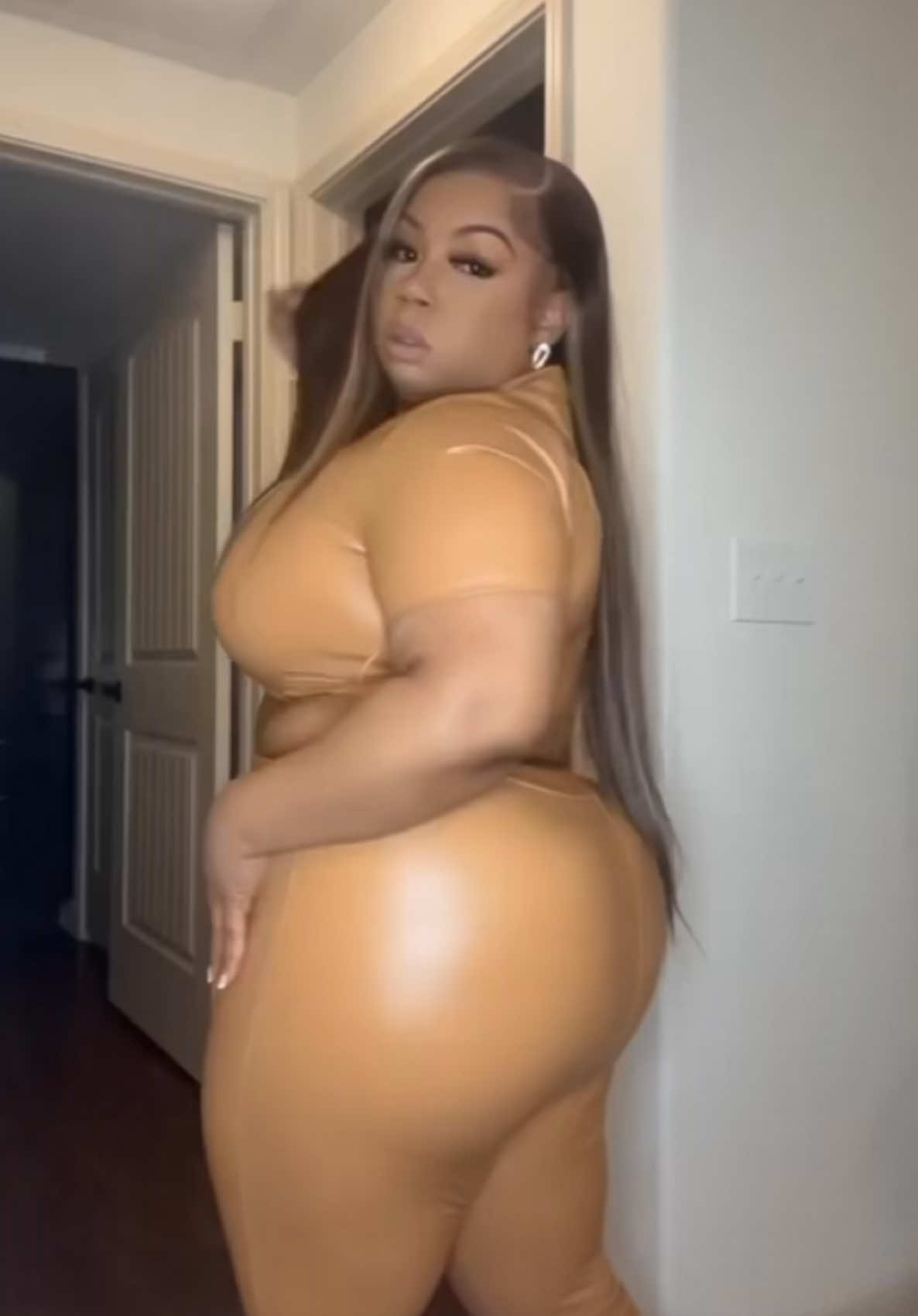 @JuicyLoveBoo