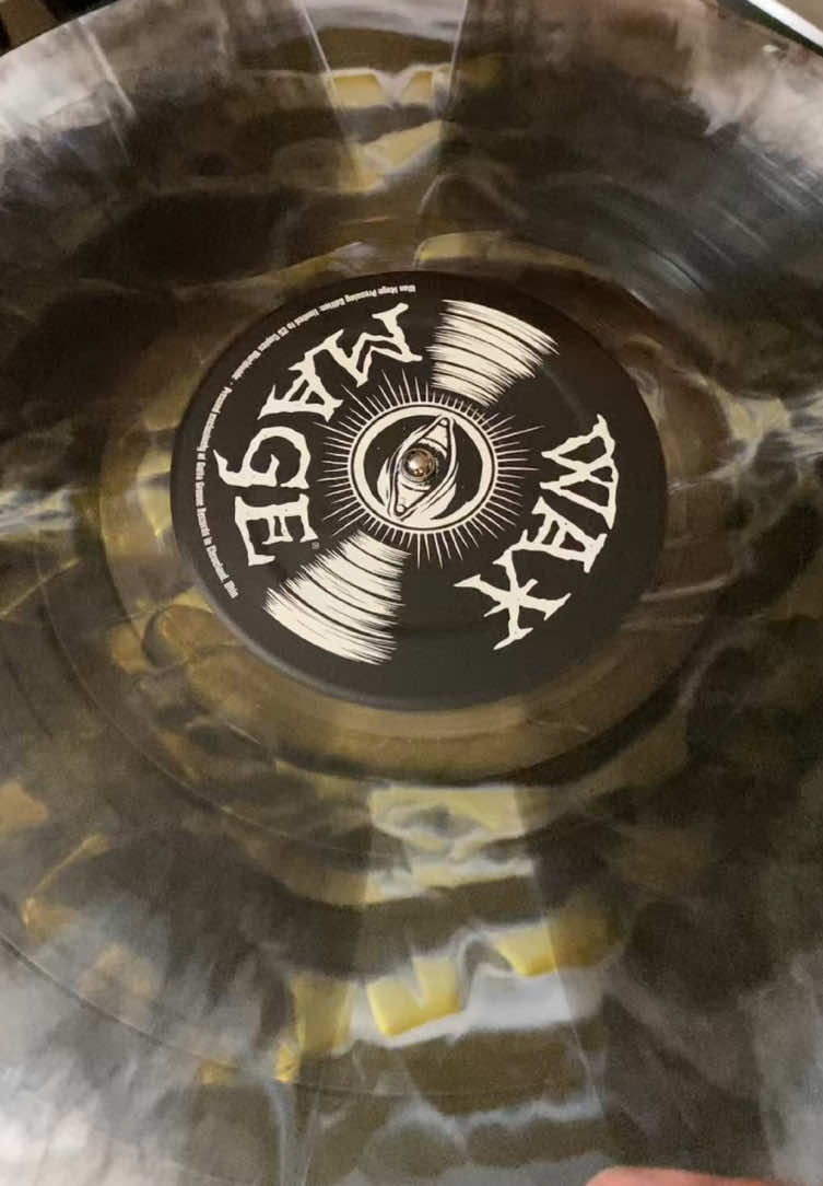 @Amber || Vinyl Collector☁️