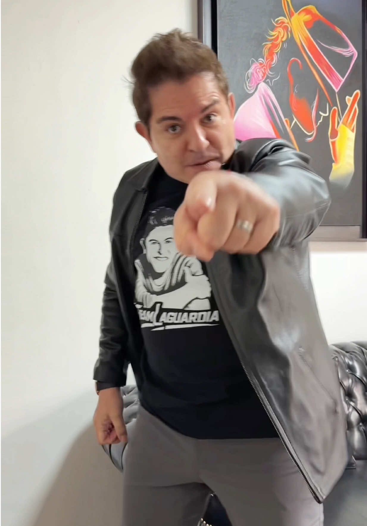 @Ernesto Laguardia Oficial