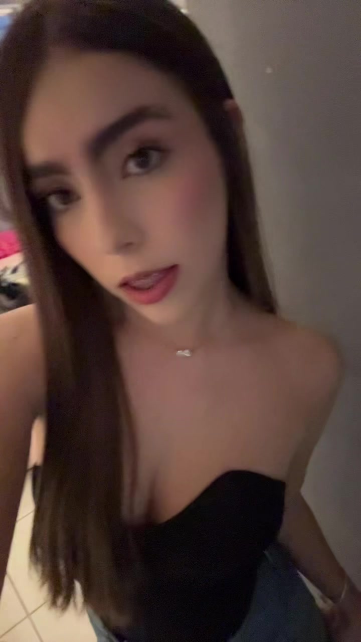 @_andreaalizee_