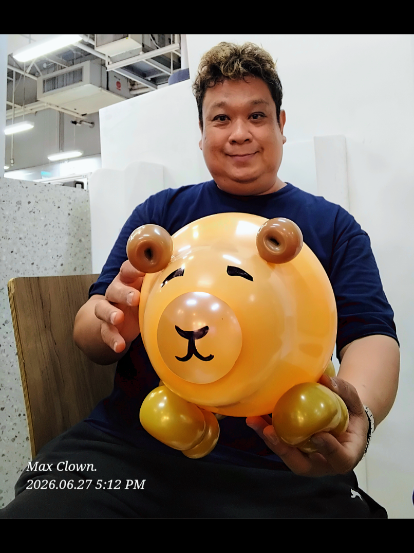 @Max Clown แชมป์บิดลูกโป่ง